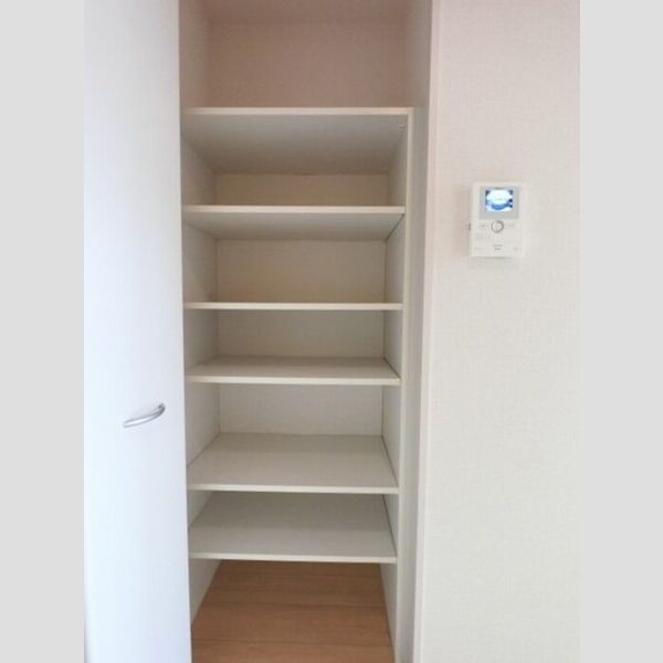 その他 (2F 廊下 収納物入付き)
