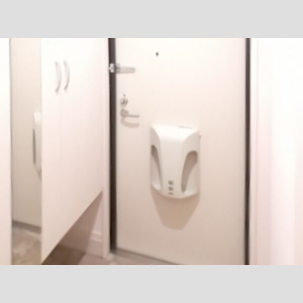 玄関 (鏡付きシューズボックス)