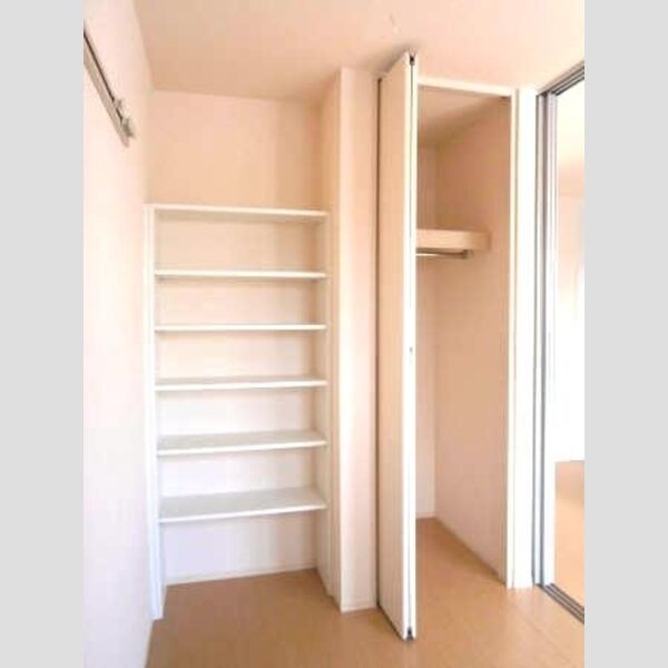 収納 (洋間・収納)