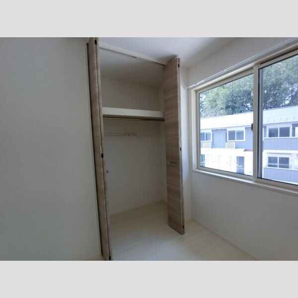 その他 (北洋室・収納)