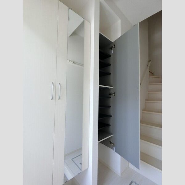 玄関 (2タイプのシューズボックス)