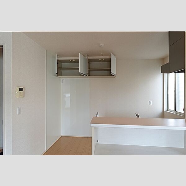 その他 (キッチン・上部収納棚)