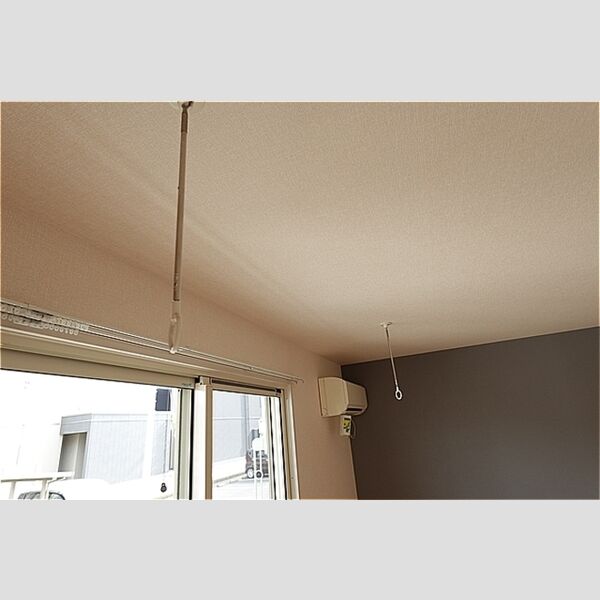 その他 (室内物干しとエアコン)