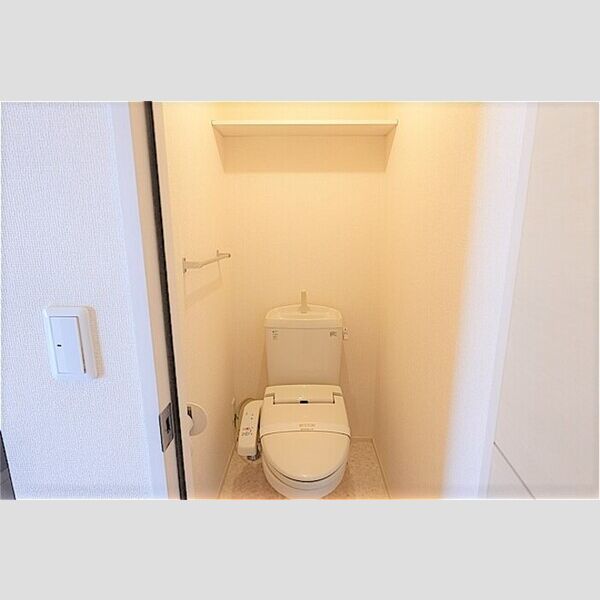 トイレ (温水洗浄暖房便座のトイレ)