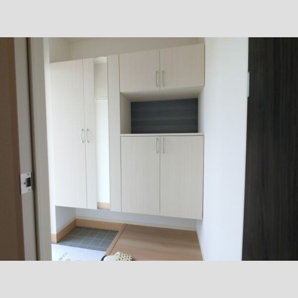 玄関 (2タイプのシューズボックス)