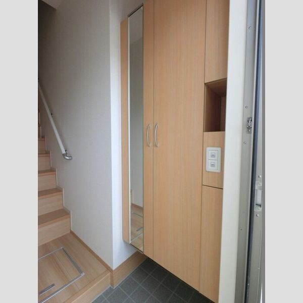 玄関 (収納棚・鏡付きシューズボックス)