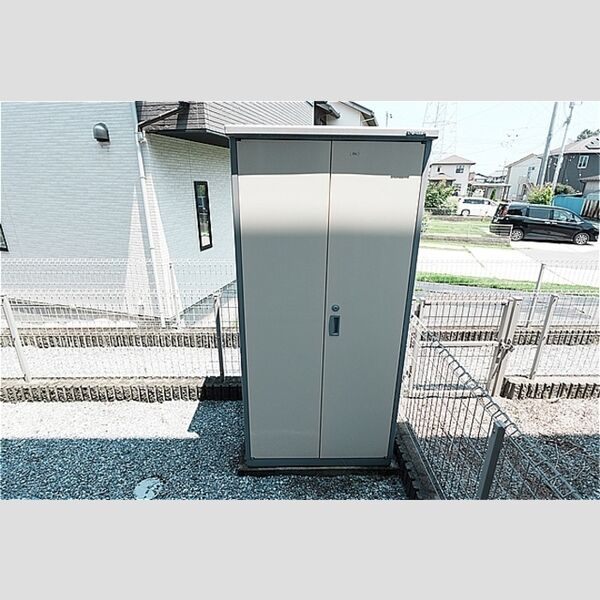 その他 (専用庭に物置)