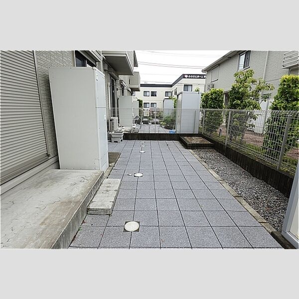 その他 (専用庭(水道・物置付きです))