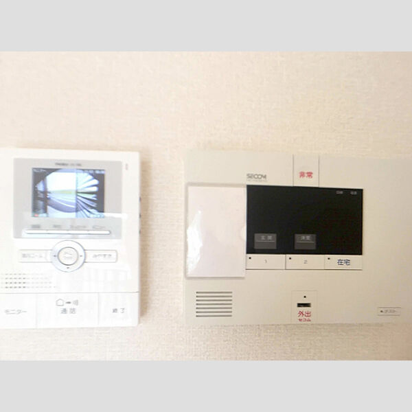 その他設備 (SECOMと録画機能付カラーモニターインターホン)