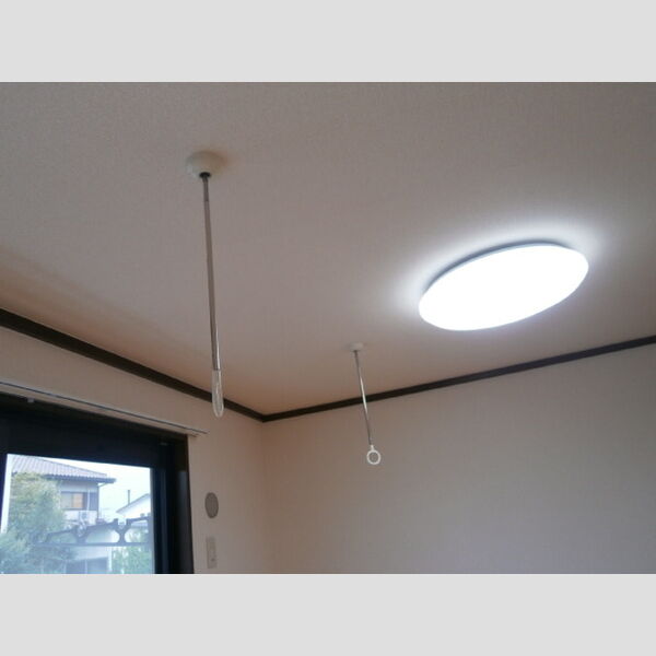 その他 (室内物干しと照明器具)