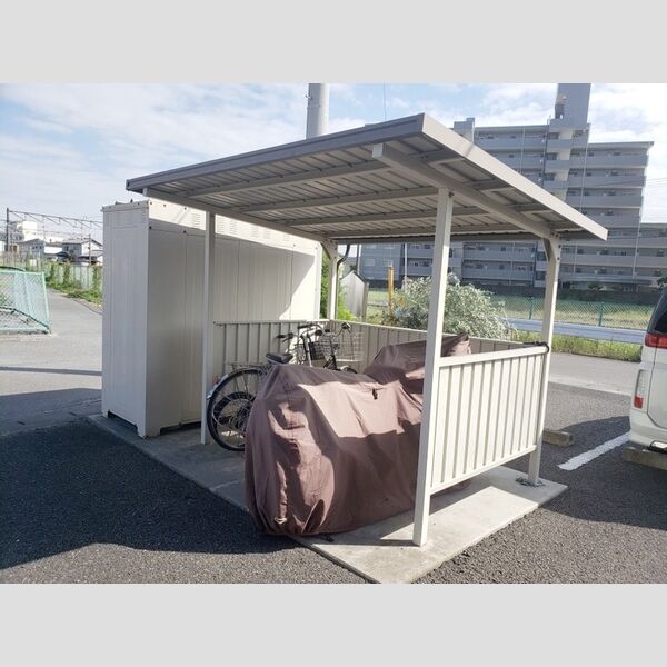 現地周辺 (駐輪場)