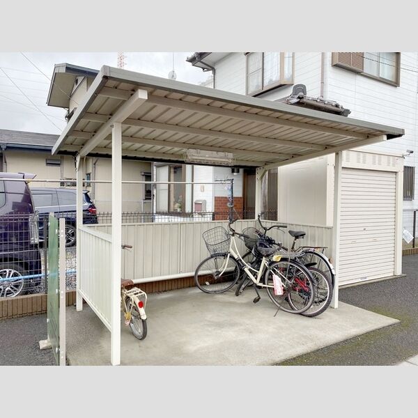 現地周辺 (駐輪場)