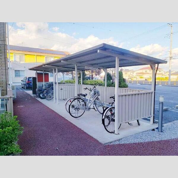 現地周辺 (駐輪場)