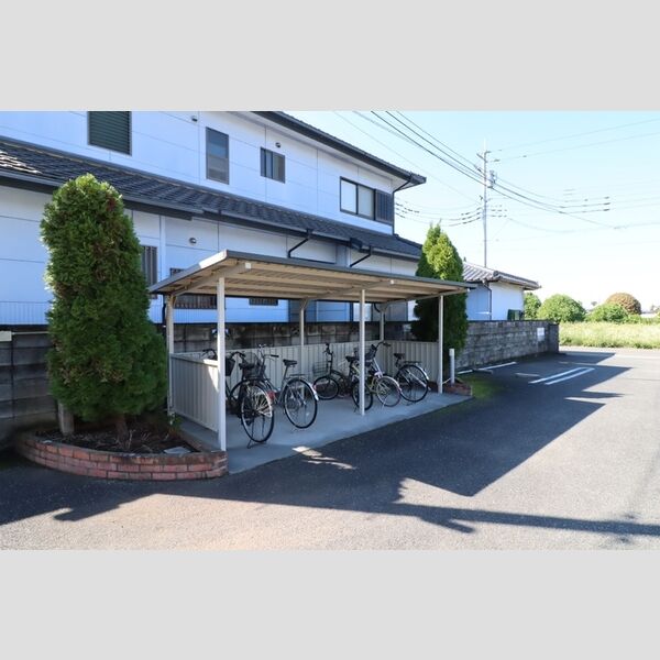 現地周辺 (駐輪場)