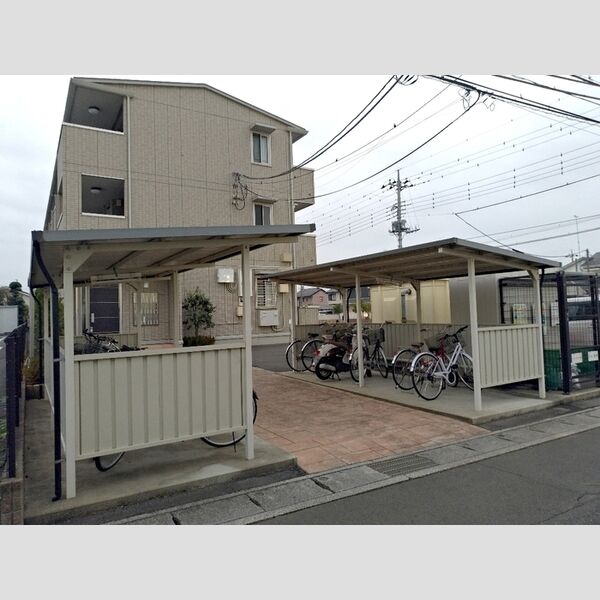現地周辺 (駐輪場)