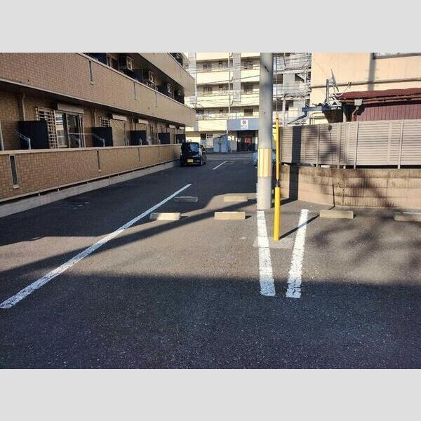 駐車場 (駐車場)