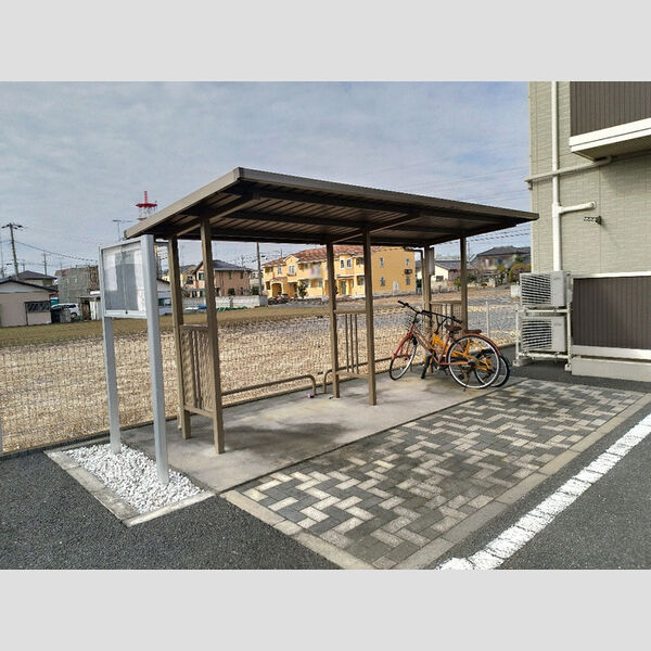 現地周辺 (駐輪場)