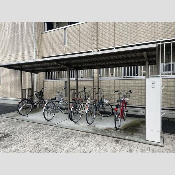 現地周辺 (駐輪場)