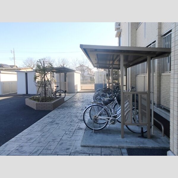 現地周辺 (駐輪場)