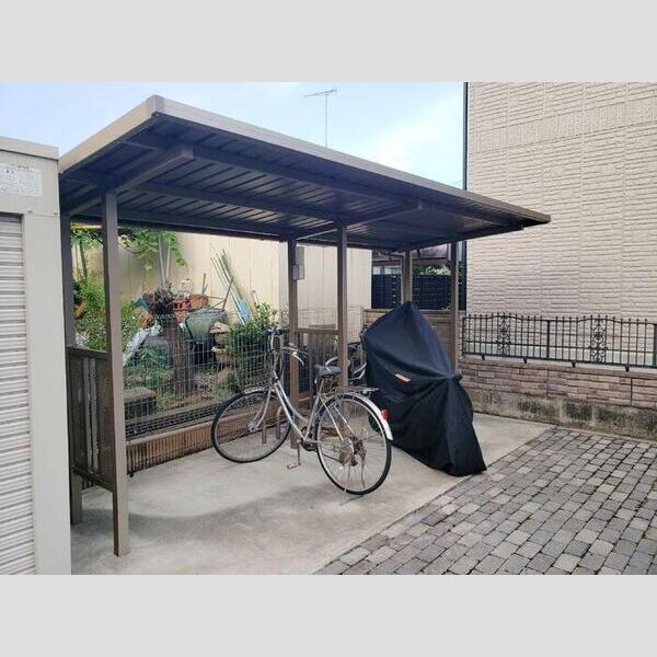 現地周辺 (駐輪場)