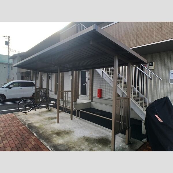 現地周辺 (駐輪場)
