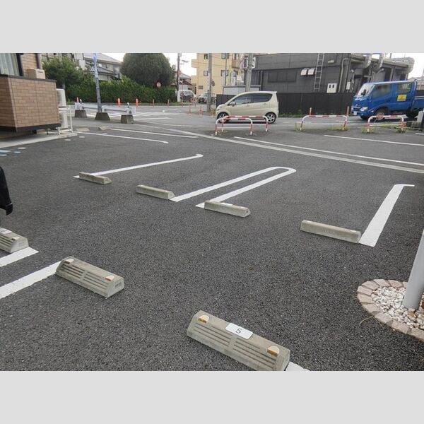 駐車場 (駐車場)