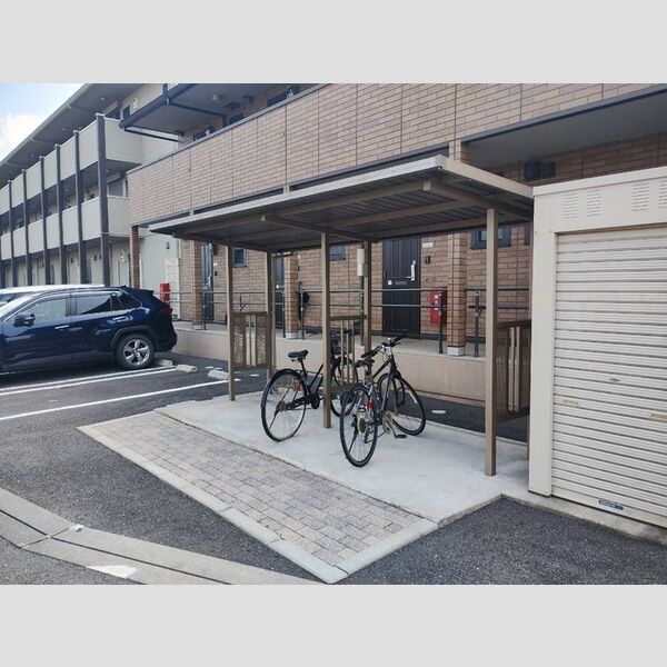 現地周辺 (駐輪場)