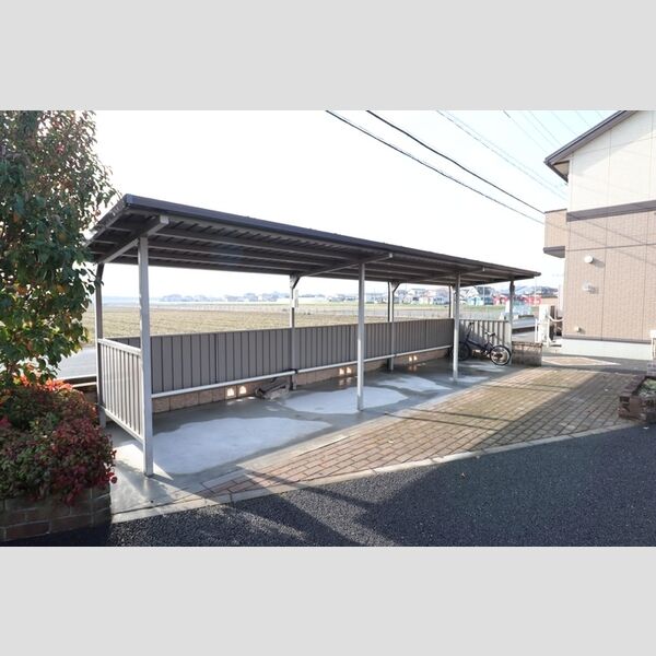 現地周辺 (駐輪場)