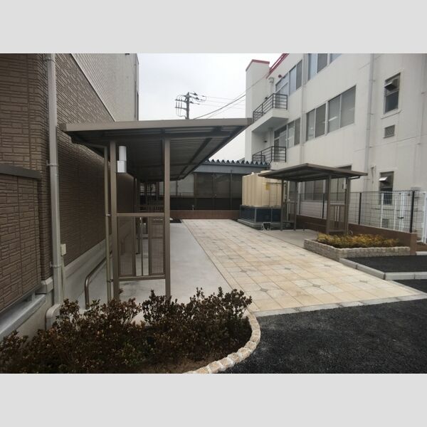 現地周辺 (屋根付き駐輪場)