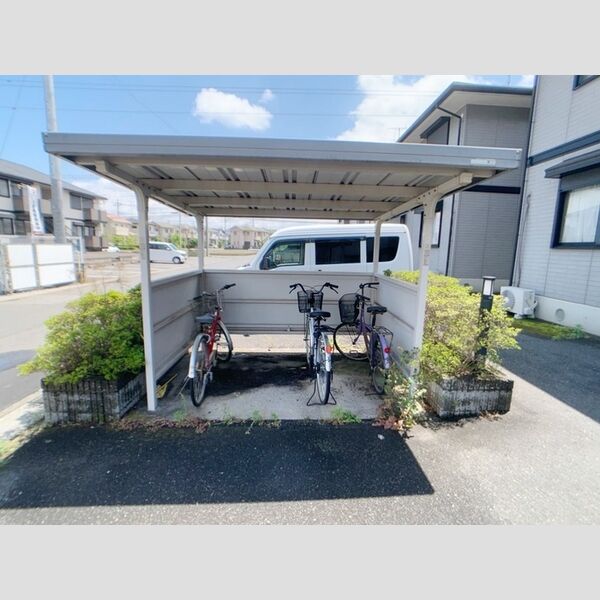 現地周辺 (駐輪場)