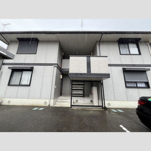 現地周辺 (共用階段)