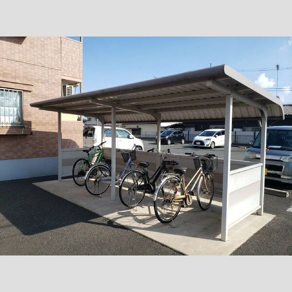 現地周辺 (駐輪場)