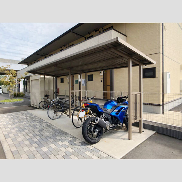 現地周辺 (駐輪場)