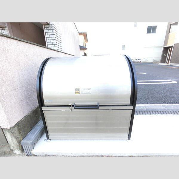 現地周辺 (ごみ庫)