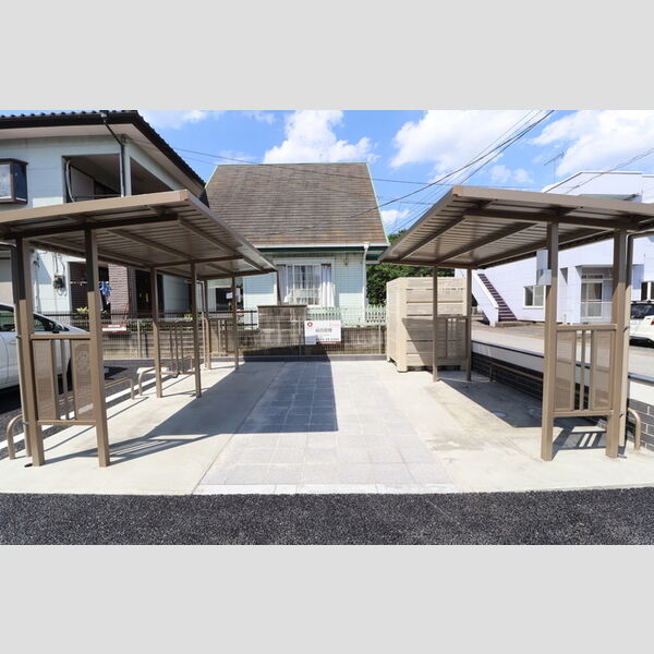 現地周辺 (駐輪場)