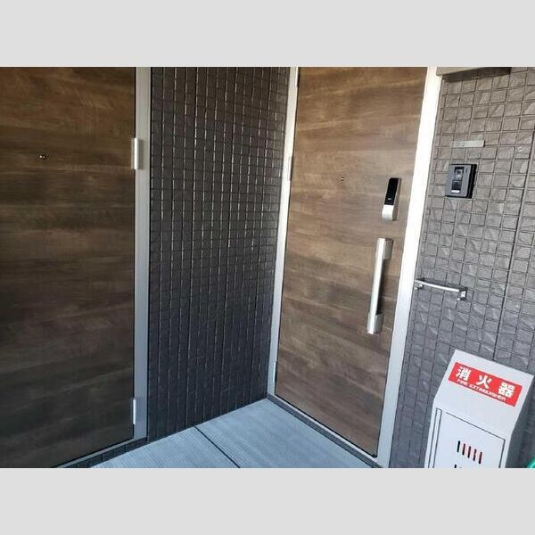 現地周辺 (玄関ドア)