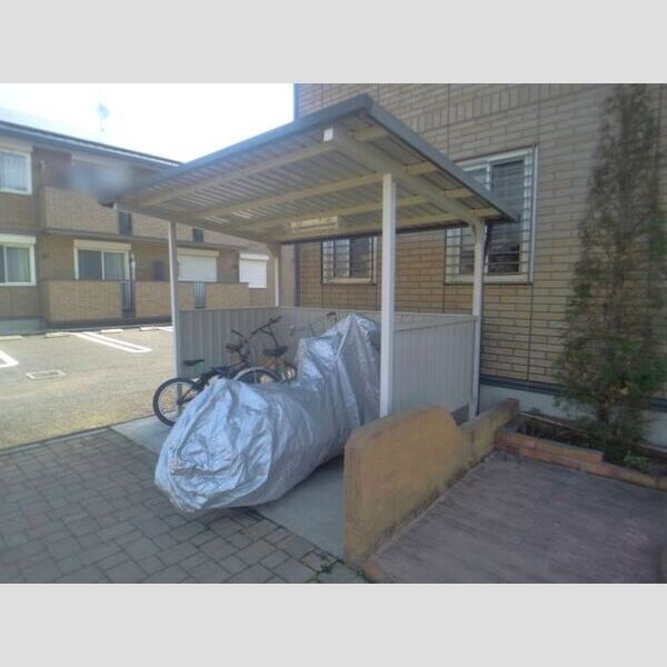 現地周辺 (駐輪場)