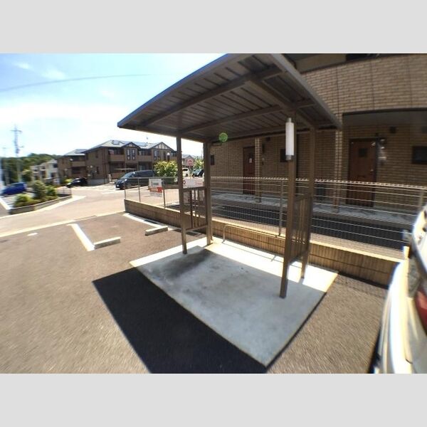 現地周辺 (駐輪場)