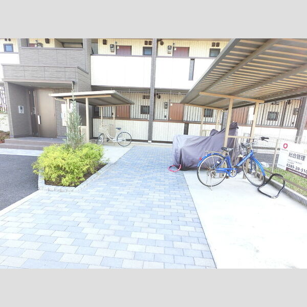 現地周辺 (駐輪場)