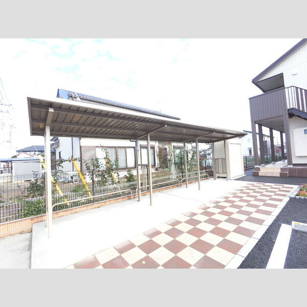 現地周辺 (駐輪場)