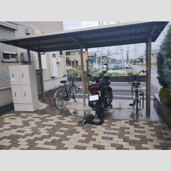 現地周辺 (駐輪場)