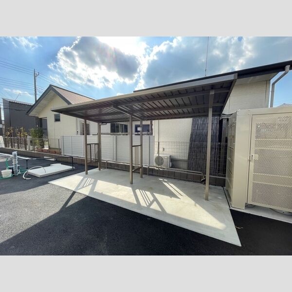 現地周辺 (駐輪場)