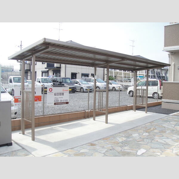 現地周辺 (駐輪場)