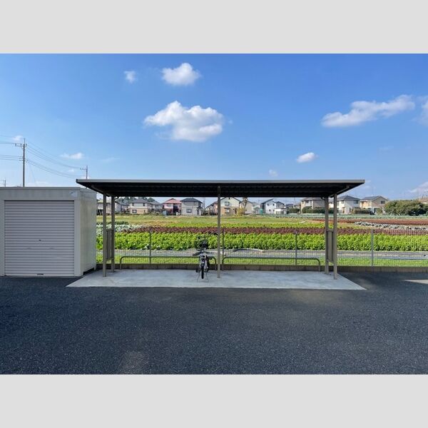 現地周辺 (駐輪場)