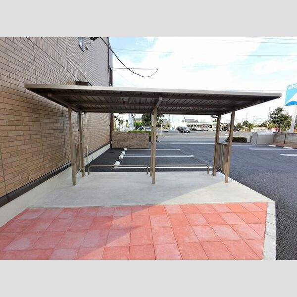 現地周辺 (駐輪場)