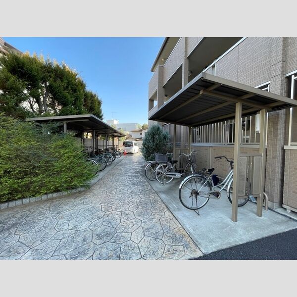 現地周辺 (駐輪場)