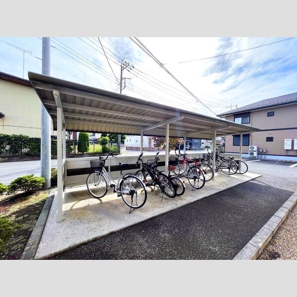 現地周辺 (駐輪場)