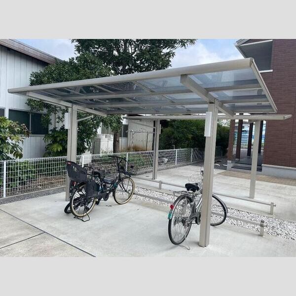 現地周辺 (駐輪場)