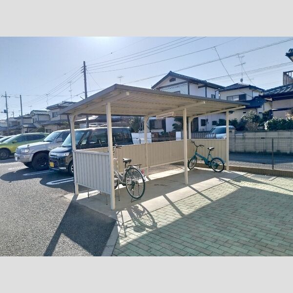 現地周辺 (駐輪場)