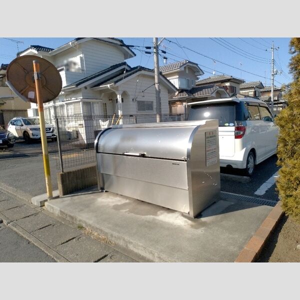 現地周辺 (ゴミ置き場)